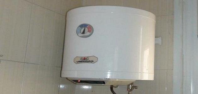 How does an electric water heater work?