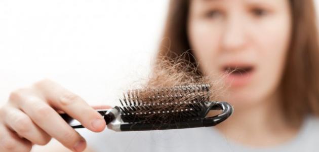 Causes de la chute des cheveux et son traitement