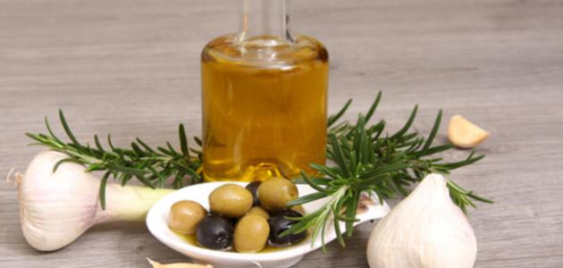 Aceite de oliva y ajo para el crecimiento del cabello.