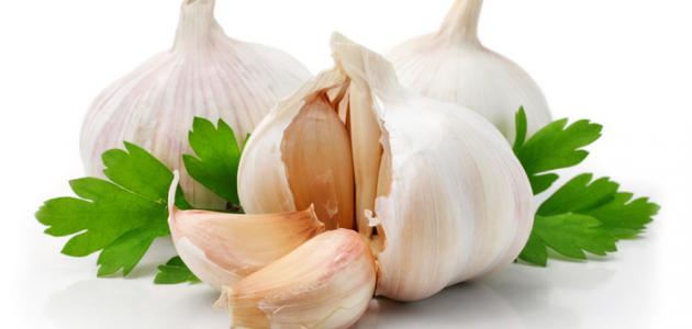How to use garlic to intensify hair