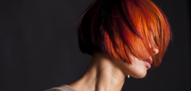Wie man Hennafarbe auf Haaren loswird