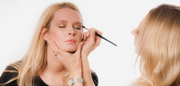 Wie man Make-up für eine lange Zeit beweist