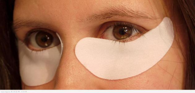 Wie man Schwärze unter dem Auge entfernt