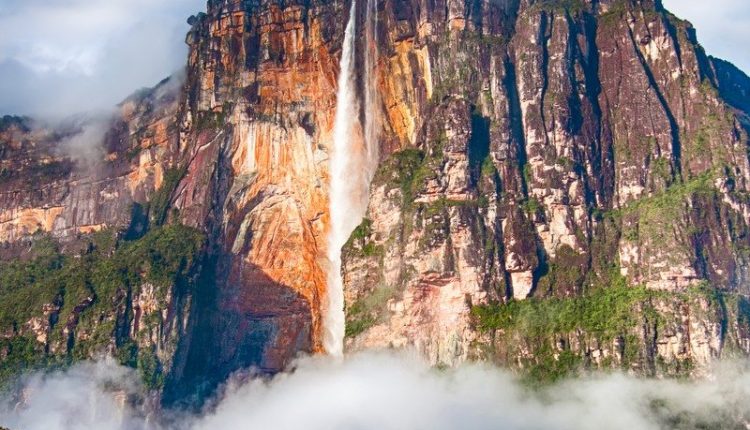 شلال أنجل في فنزويلا أطول شلالات العالم