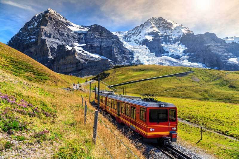السفر إلى مدينة إنترلاكن رحلة إلى عالم الطبيعة والترفيه في سويسرا