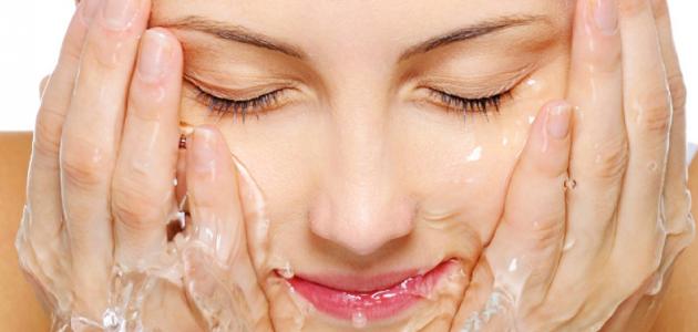 Vorteile des Waschens Ihres Gesichts mit Wasser und Salz