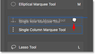 سحب أداة Single Column Marquee Tool أعلى أداة Single Row Marquee Tool في المجموعة. 