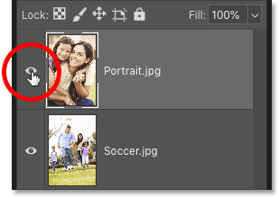 Al hacer clic en el icono de Visibilidad para ocultar la imagen en la capa superior en Photoshop