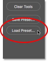 زر Load Preset في شاشة Customize Toolbar في Photoshop.