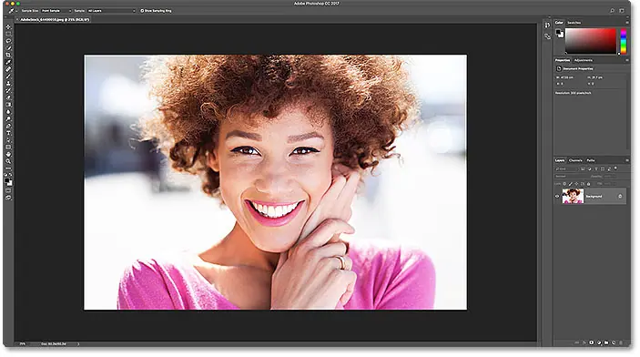 Цветовая тема по умолчанию в Photoshop CC. Изображение 64400010 предоставлено по лицензии Adobe Stock.