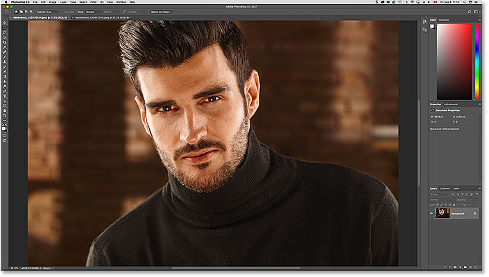 La primera imagen se abre en Photoshop.