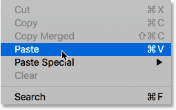 Seleccione el comando Pegar del menú Editar en Photoshop.