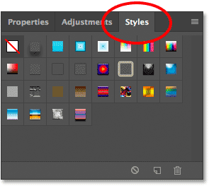 El panel Estilos se abre en el mismo grupo que los paneles Propiedades y Ajustes.