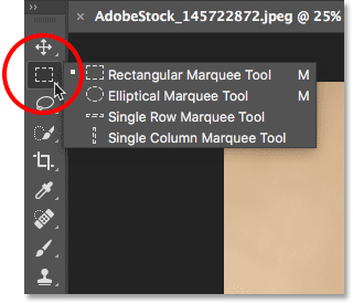 La barra de herramientas de Photoshop superpone varias herramientas en cada lugar.