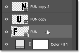 تحديد طبقة الحرف الأول في لوحة Layers في Photoshop