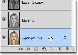 تحديد طبقة الخلفية في لوحة Layers في Photoshop