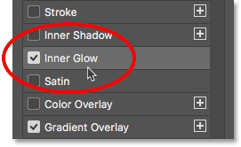 إضافة تأثير طبقة Inner Glow إلى النص الذهبي في Photoshop