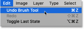 اختيار أمر Undo Brush Tool من قائمة Edit في Photoshop