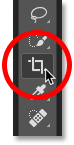Sélectionnez l'outil de recadrage dans la barre d'outils de Photoshop.