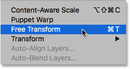 Выберите команду «Свободное трансформирование» в меню «Правка». Изображение © 2016 Photoshop Essentials.com