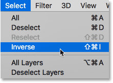 اختيار Inverse من قائمة Select في Photoshop.