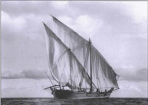 بوم كويتي سفار يرفع شراع العود والقلمي عام 1938